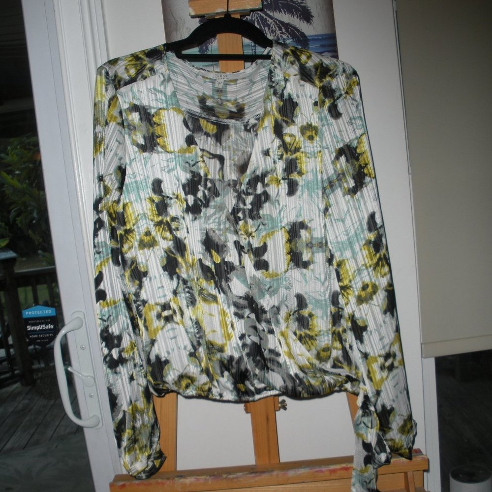 Guess printed silk like blouse with low v snap front and tie bottom SX: L